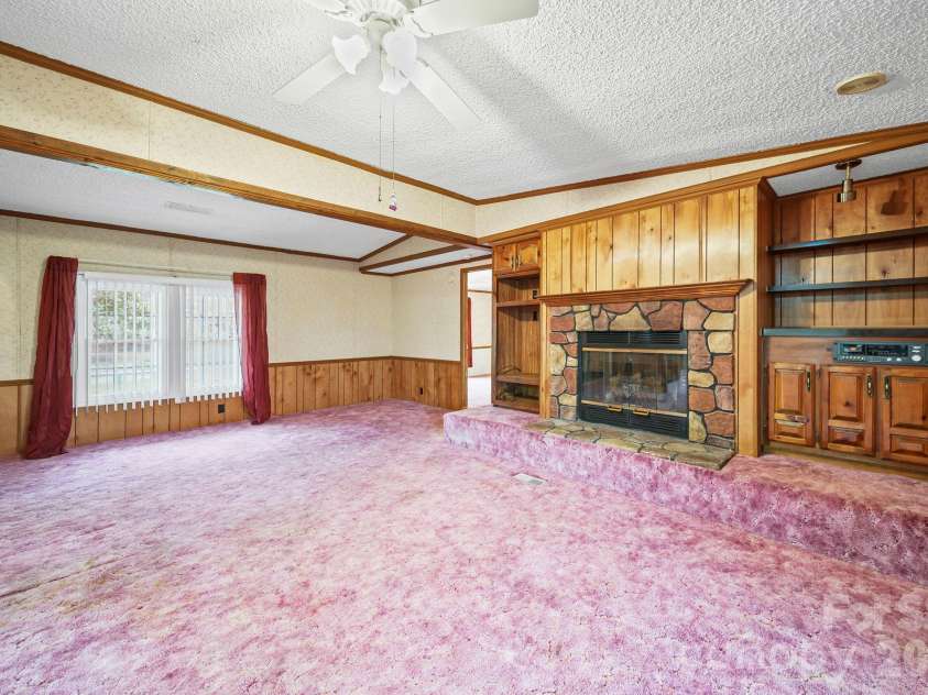 1015 Southwood Drive, Clover, SC 29710.  MLS# CAR4354202, YatesRealty ID 21659. 