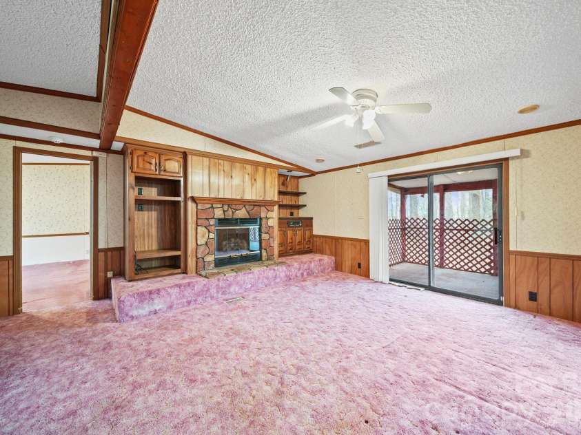1015 Southwood Drive, Clover, SC 29710.  MLS# CAR4354202, YatesRealty ID 21659. 