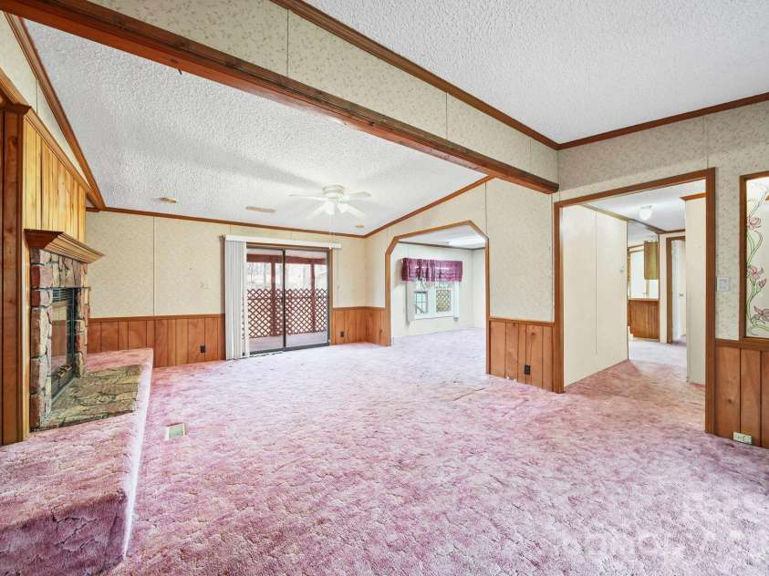 1015 Southwood Drive, Clover, SC 29710.  MLS# CAR4354202, YatesRealty ID 21659. 