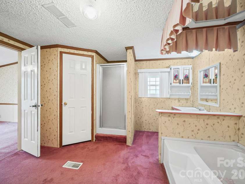 1015 Southwood Drive, Clover, SC 29710.  MLS# CAR4354202, YatesRealty ID 21659. 