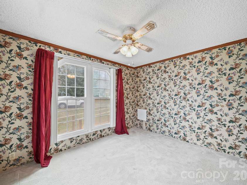 1015 Southwood Drive, Clover, SC 29710.  MLS# CAR4354202, YatesRealty ID 21659. 