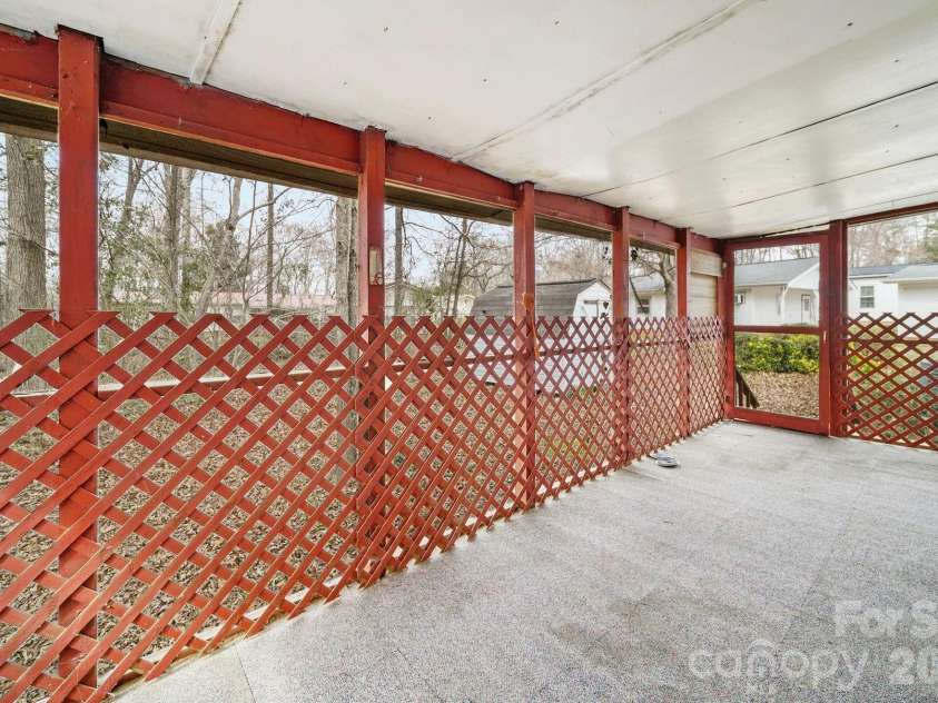 1015 Southwood Drive, Clover, SC 29710.  MLS# CAR4354202, YatesRealty ID 21659. 