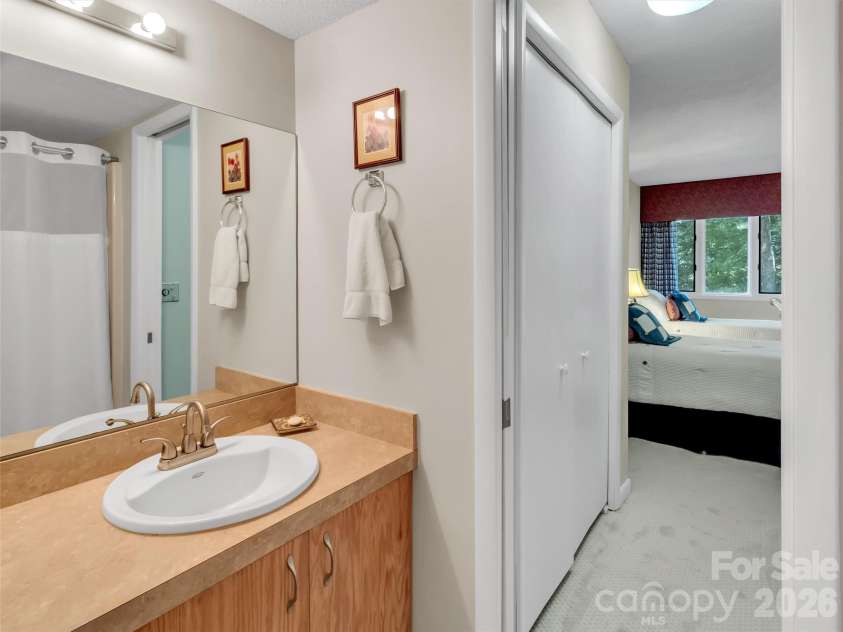 87 Willow Road, Waynesville, NC 28786.  MLS# CAR4297999, YatesRealty ID 2166. Full Bath in 2nd Suite