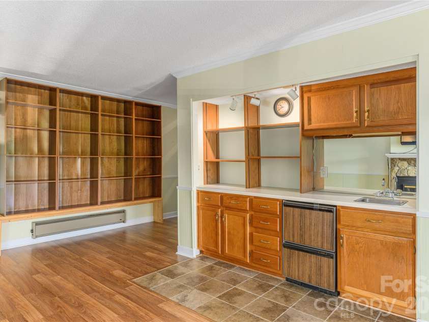 87 Willow Road, Waynesville, NC 28786.  MLS# CAR4421273, YatesRealty ID 2166. Coffee/wine bar.