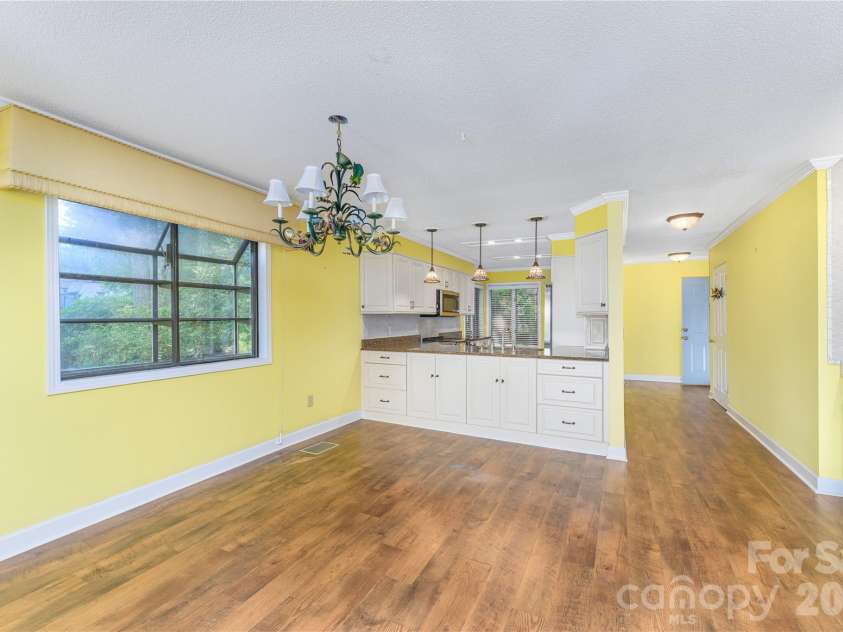 87 Willow Road, Waynesville, NC 28786.  MLS# CAR4421273, YatesRealty ID 2166. Large dining area.