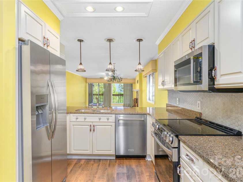87 Willow Road, Waynesville, NC 28786.  MLS# CAR4421273, YatesRealty ID 2166. Stainless appliances.