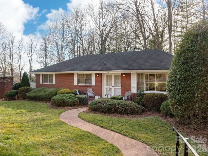 28 Westridge Drive, Asheville, NC 28803.  MLS# CAR4346023, YatesRealty ID 21661. 