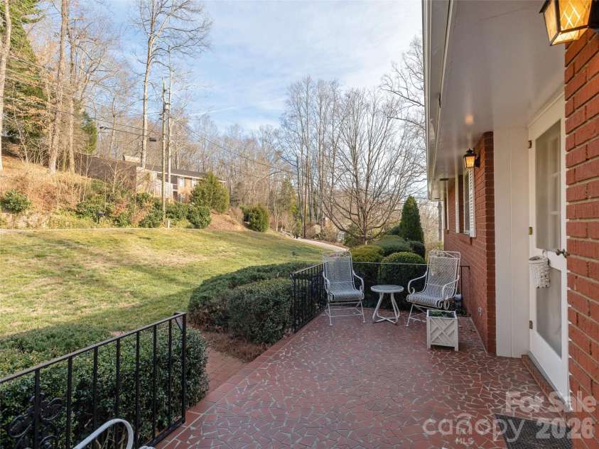 28 Westridge Drive, Asheville, NC 28803.  MLS# CAR4346023, YatesRealty ID 21661. 