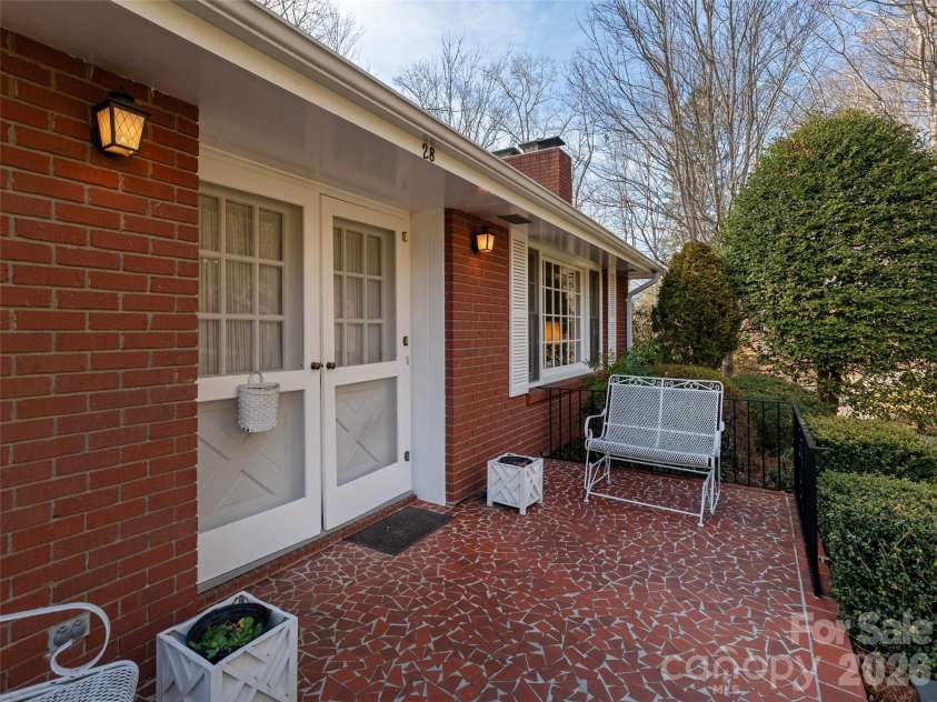 28 Westridge Drive, Asheville, NC 28803.  MLS# CAR4346023, YatesRealty ID 21661. 