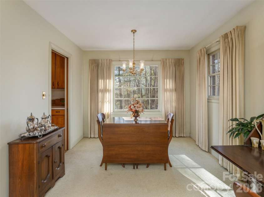 28 Westridge Drive, Asheville, NC 28803.  MLS# CAR4346023, YatesRealty ID 21661. 