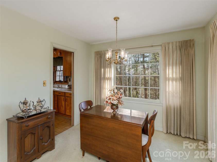 28 Westridge Drive, Asheville, NC 28803.  MLS# CAR4346023, YatesRealty ID 21661. 