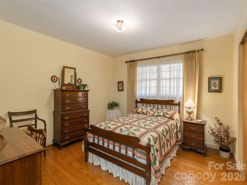 28 Westridge Drive, Asheville, NC 28803.  MLS# CAR4346023, YatesRealty ID 21661. 