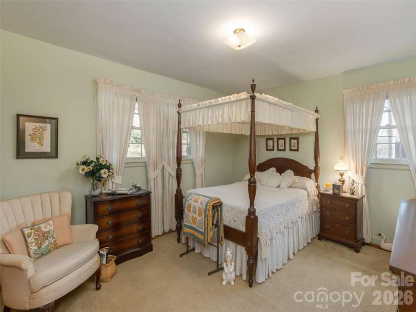 28 Westridge Drive, Asheville, NC 28803.  MLS# CAR4346023, YatesRealty ID 21661. 