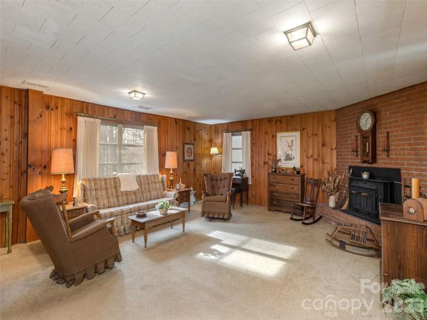 28 Westridge Drive, Asheville, NC 28803.  MLS# CAR4346023, YatesRealty ID 21661. 