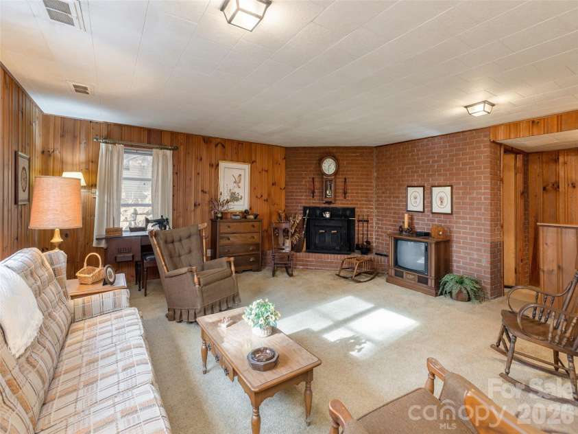28 Westridge Drive, Asheville, NC 28803.  MLS# CAR4346023, YatesRealty ID 21661. 