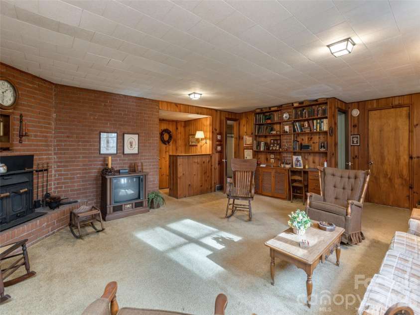 28 Westridge Drive, Asheville, NC 28803.  MLS# CAR4346023, YatesRealty ID 21661. 