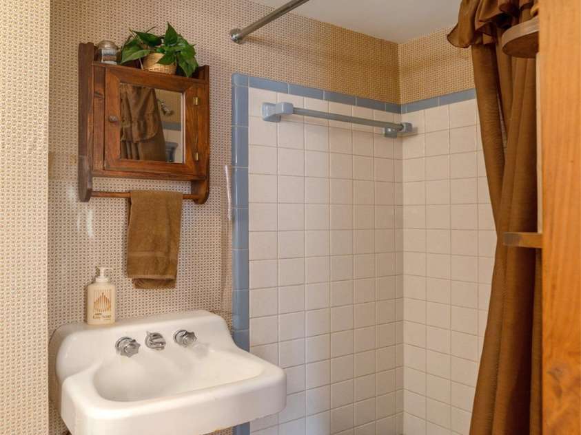 28 Westridge Drive, Asheville, NC 28803.  MLS# CAR4346023, YatesRealty ID 21661. 