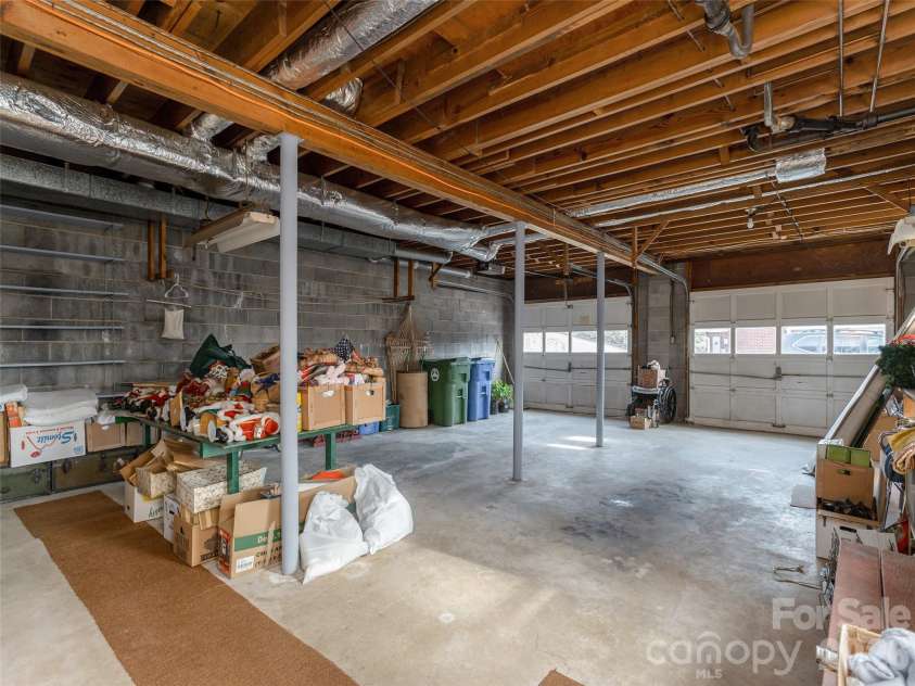 28 Westridge Drive, Asheville, NC 28803.  MLS# CAR4346023, YatesRealty ID 21661. 