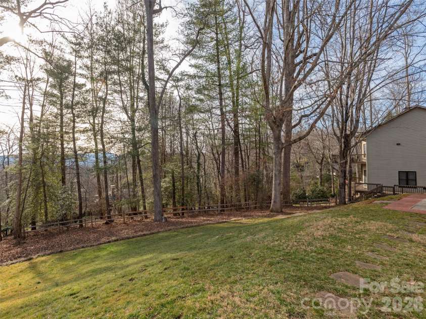 28 Westridge Drive, Asheville, NC 28803.  MLS# CAR4346023, YatesRealty ID 21661. 