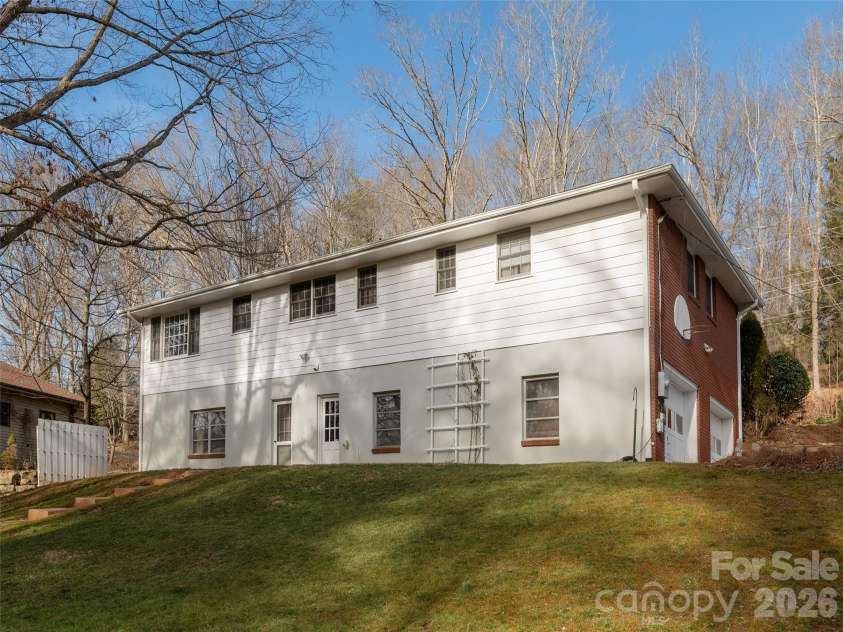 28 Westridge Drive, Asheville, NC 28803.  MLS# CAR4346023, YatesRealty ID 21661. 