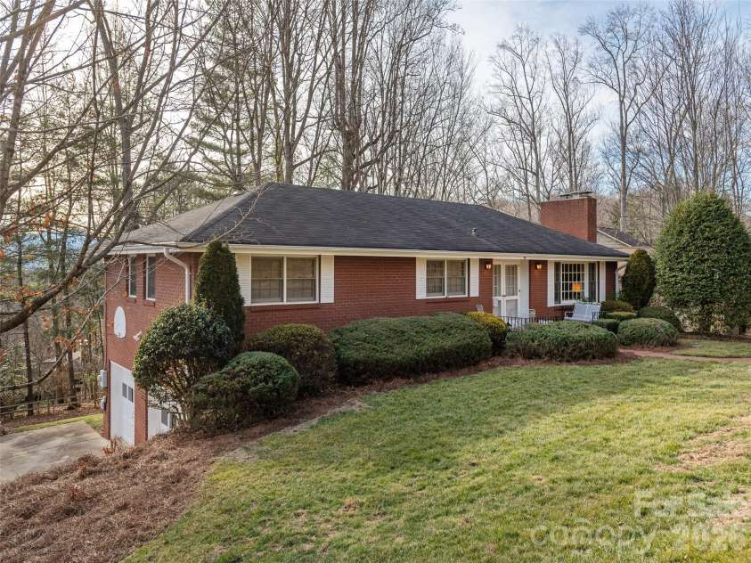28 Westridge Drive, Asheville, NC 28803.  MLS# CAR4346023, YatesRealty ID 21661. 
