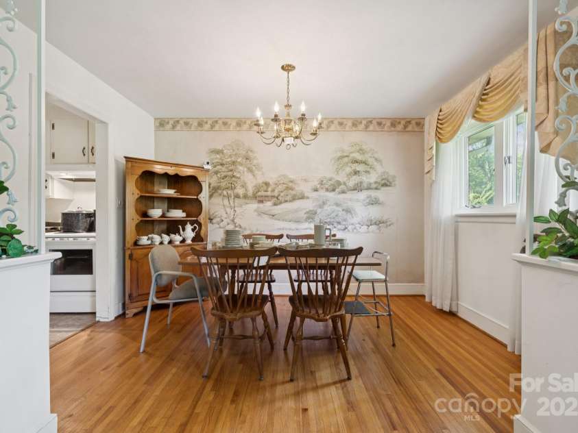 2500 Kendrick Drive, Charlotte, NC 28214.  MLS# CAR4269762, YatesRealty ID 21662. Dining room