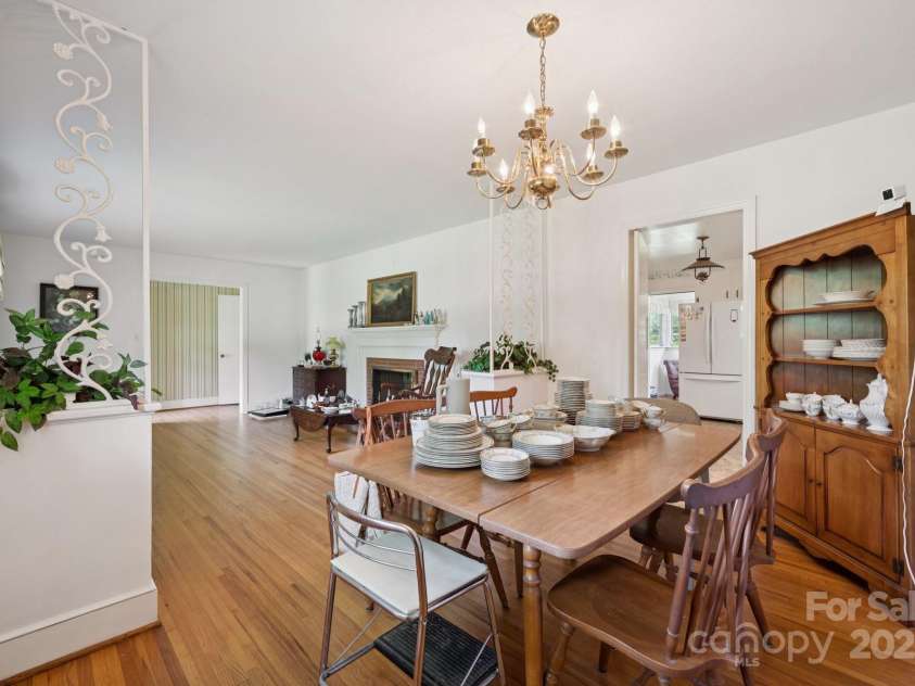 2500 Kendrick Drive, Charlotte, NC 28214.  MLS# CAR4269762, YatesRealty ID 21662. Formal dining area.