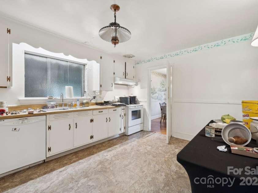 2500 Kendrick Drive, Charlotte, NC 28214.  MLS# CAR4269762, YatesRealty ID 21662. Kitchen