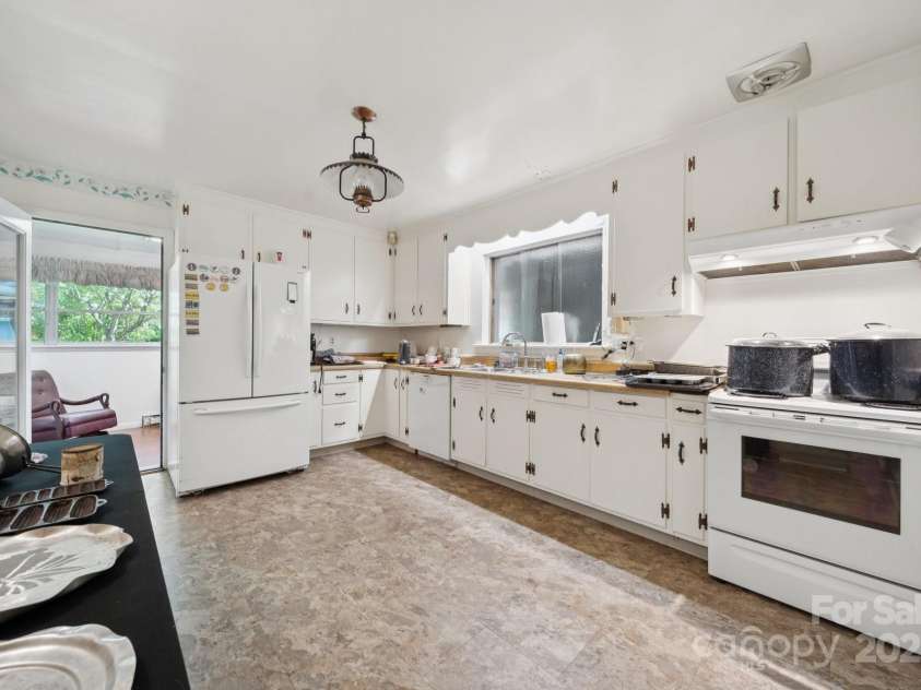 2500 Kendrick Drive, Charlotte, NC 28214.  MLS# CAR4269762, YatesRealty ID 21662. Kitchen