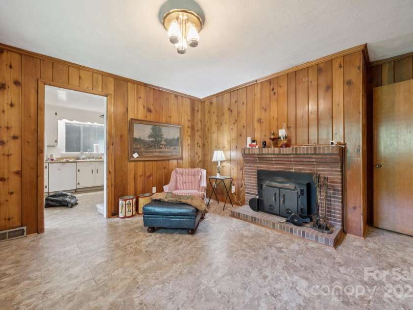 2500 Kendrick Drive, Charlotte, NC 28214.  MLS# CAR4269762, YatesRealty ID 21662. Sitting area with wood burning fireplace.