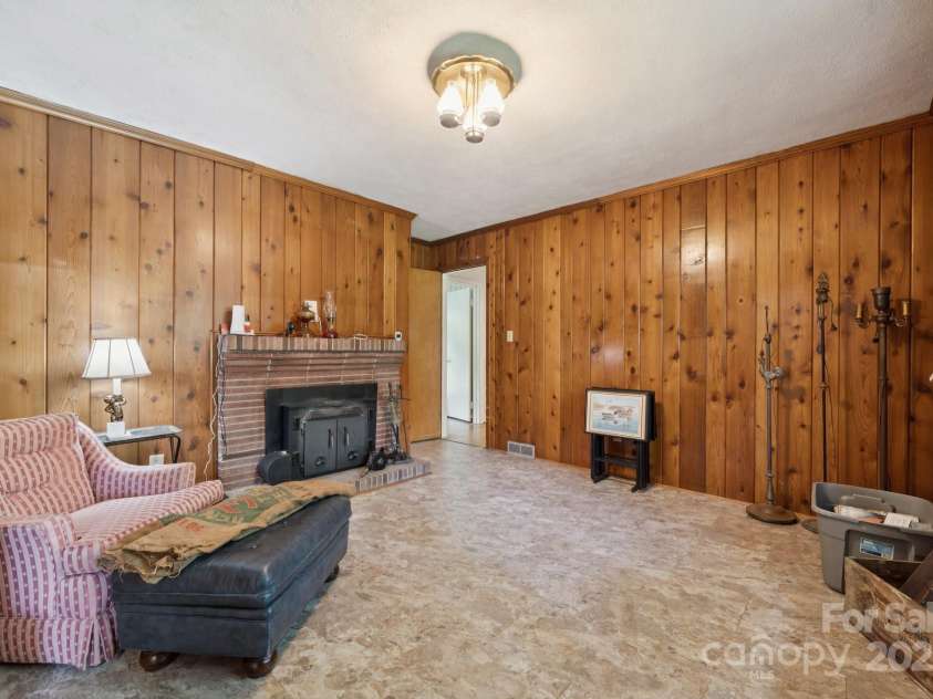 2500 Kendrick Drive, Charlotte, NC 28214.  MLS# CAR4269762, YatesRealty ID 21662. Sitting area with wood burning fireplace.