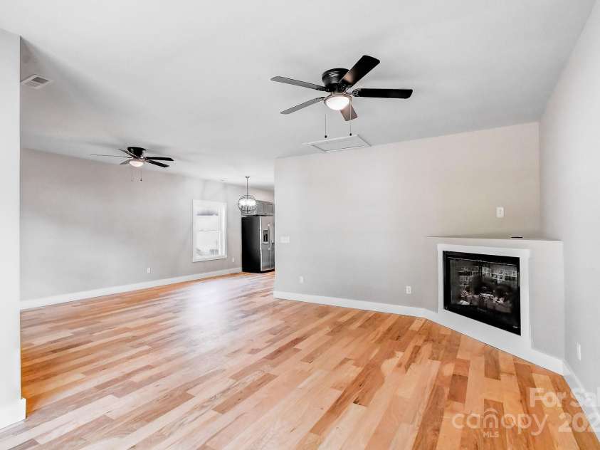 127 Northbend Drive, Asheville, NC 28804.  MLS# CAR4274343, YatesRealty ID 21663. 