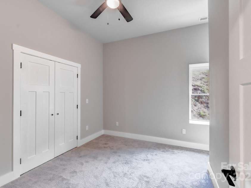 127 Northbend Drive, Asheville, NC 28804.  MLS# CAR4274343, YatesRealty ID 21663. 