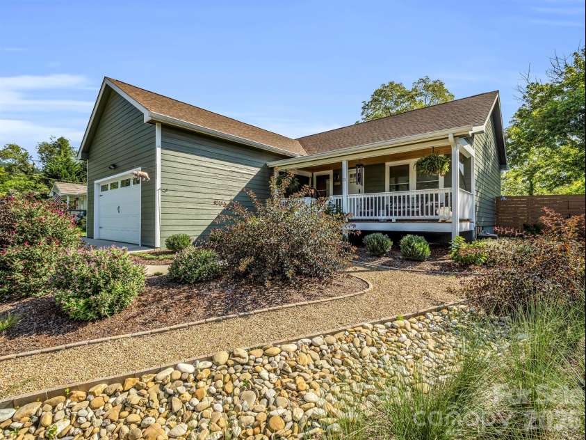 11 Pershing Road, Asheville, NC 28805.  MLS# CAR4370451, YatesRealty ID 21664. 