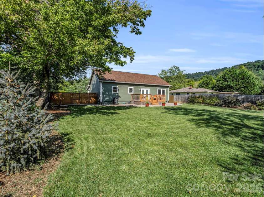 11 Pershing Road, Asheville, NC 28805.  MLS# CAR4370451, YatesRealty ID 21664. 