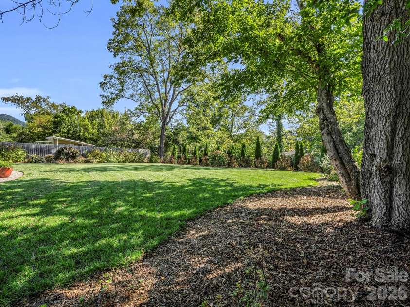 11 Pershing Road, Asheville, NC 28805.  MLS# CAR4370451, YatesRealty ID 21664. 