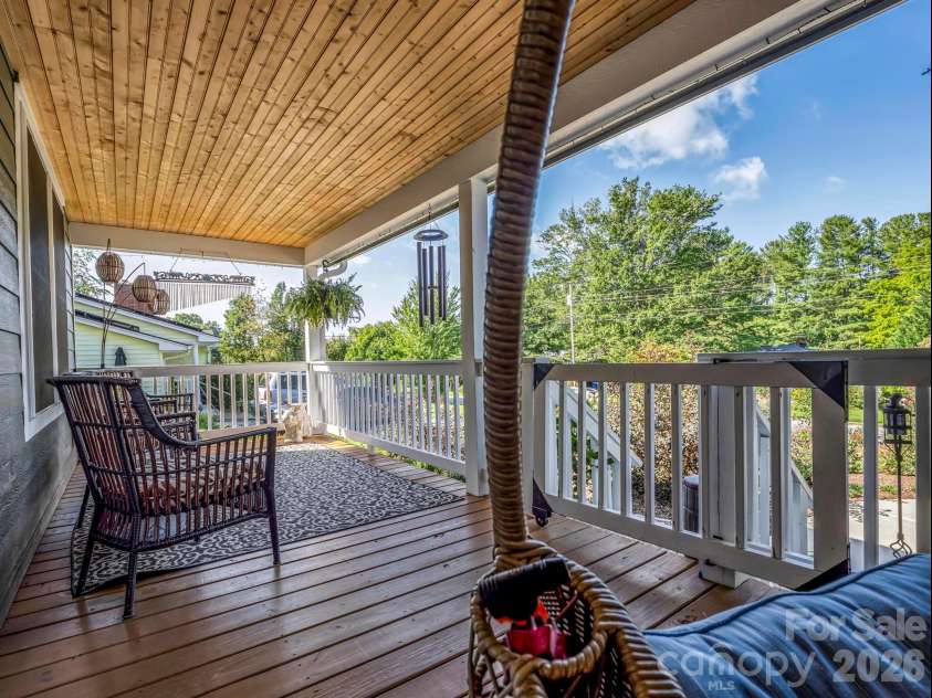 11 Pershing Road, Asheville, NC 28805.  MLS# CAR4370451, YatesRealty ID 21664. 