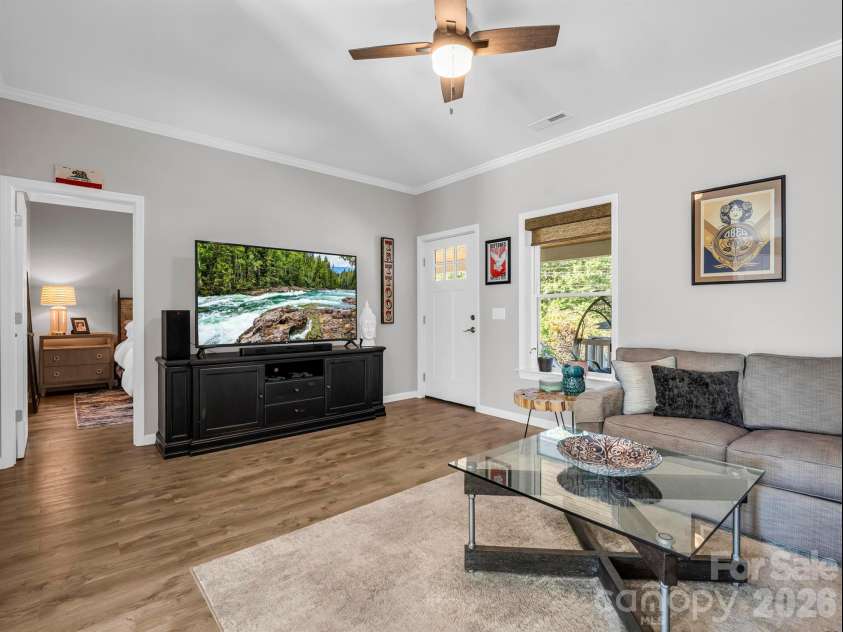 11 Pershing Road, Asheville, NC 28805.  MLS# CAR4370451, YatesRealty ID 21664. 