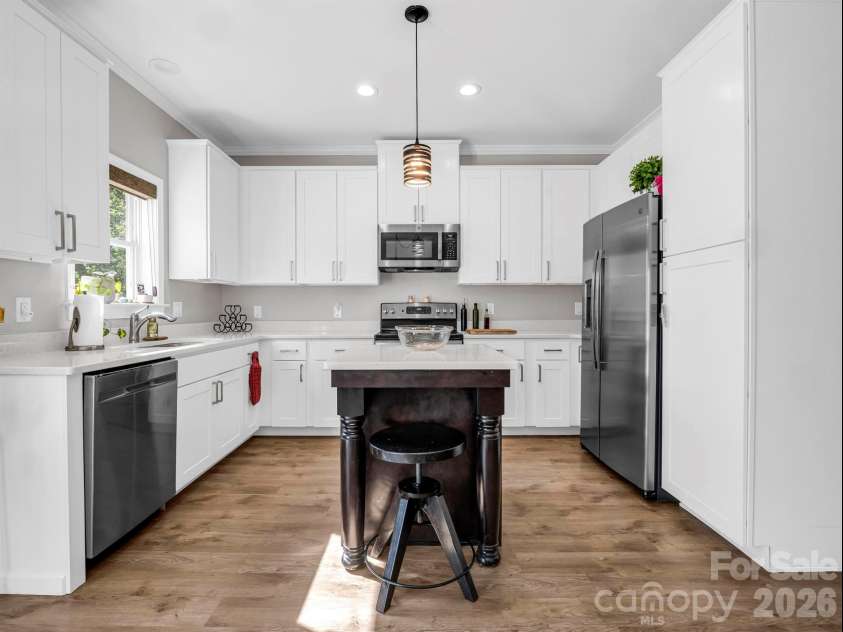 11 Pershing Road, Asheville, NC 28805.  MLS# CAR4370451, YatesRealty ID 21664. 
