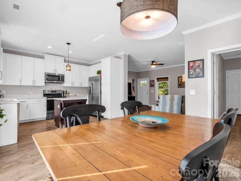 11 Pershing Road, Asheville, NC 28805.  MLS# CAR4370451, YatesRealty ID 21664. 