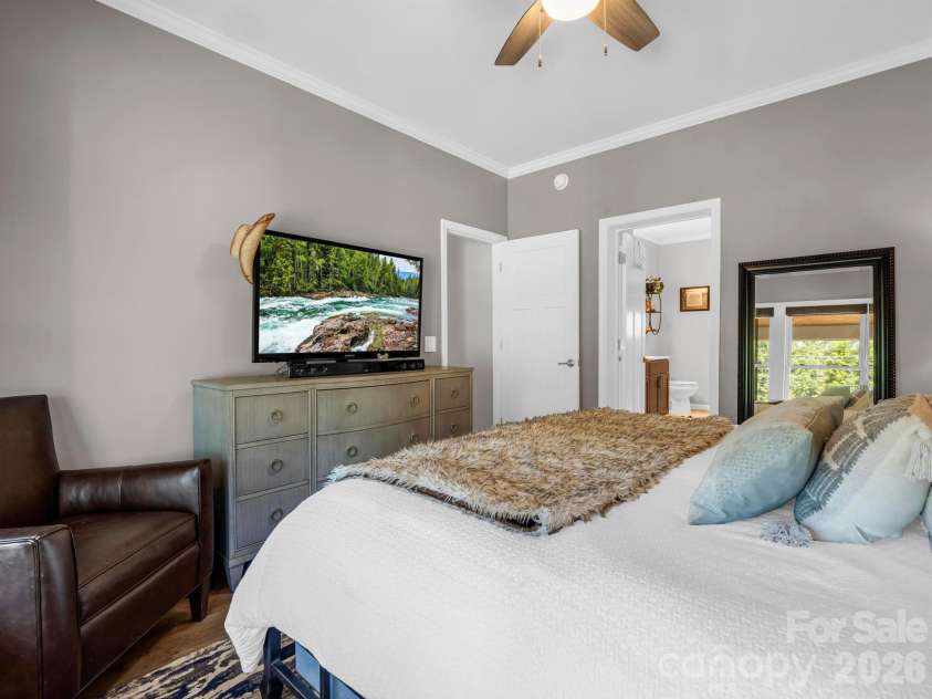 11 Pershing Road, Asheville, NC 28805.  MLS# CAR4370451, YatesRealty ID 21664. 