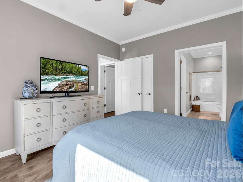 11 Pershing Road, Asheville, NC 28805.  MLS# CAR4370451, YatesRealty ID 21664. 