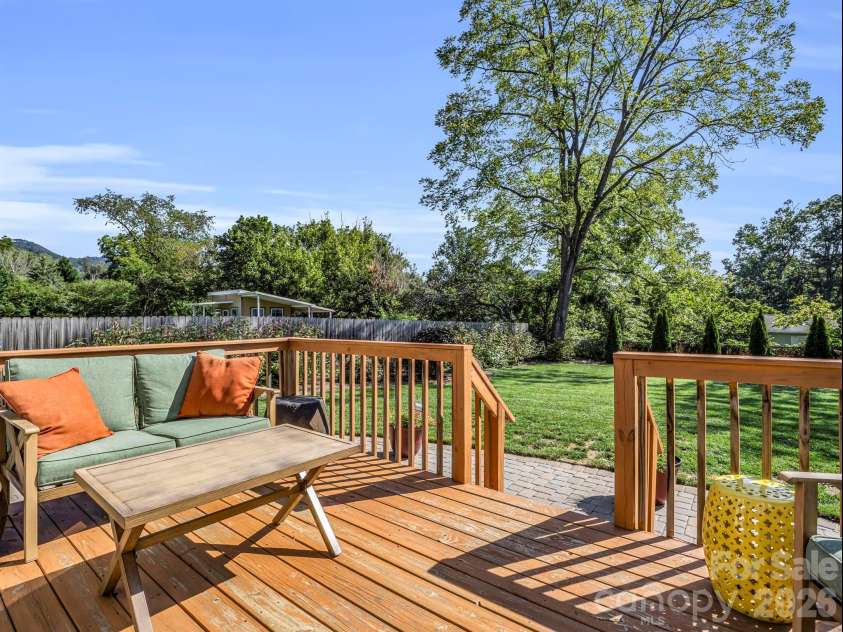 11 Pershing Road, Asheville, NC 28805.  MLS# CAR4370451, YatesRealty ID 21664. 