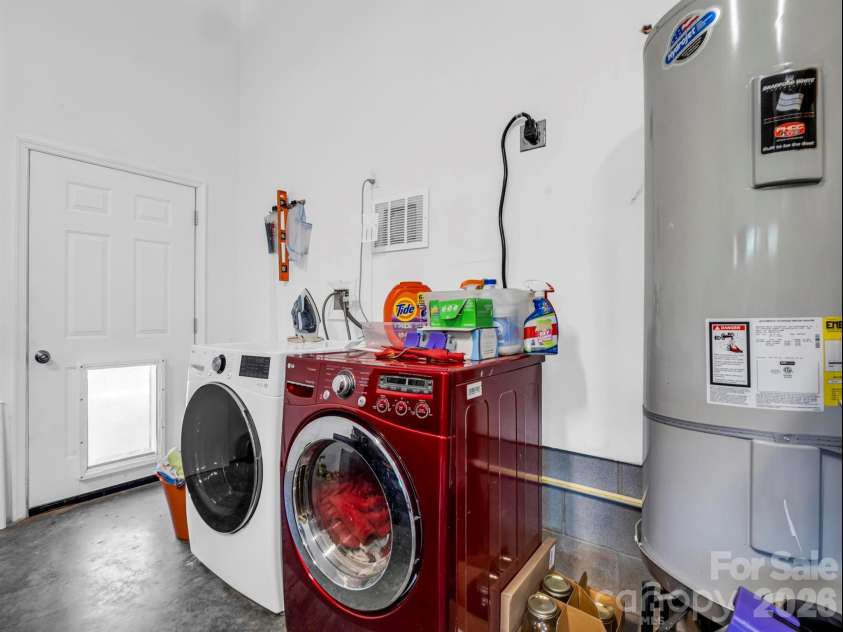 11 Pershing Road, Asheville, NC 28805.  MLS# CAR4370451, YatesRealty ID 21664. 