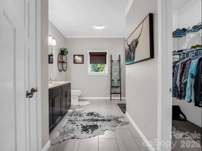 11 Pershing Road, Asheville, NC 28805.  MLS# CAR4370451, YatesRealty ID 21664. Primary En-suite Bath