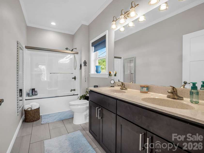 11 Pershing Road, Asheville, NC 28805.  MLS# CAR4370451, YatesRealty ID 21664. Second BR En-suite Bath