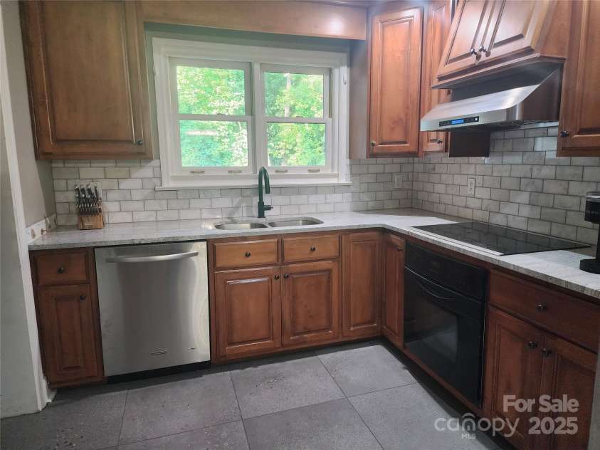 148 Palaside Drive, Concord, NC 28025.  MLS# CAR4300030, YatesRealty ID 21665. 