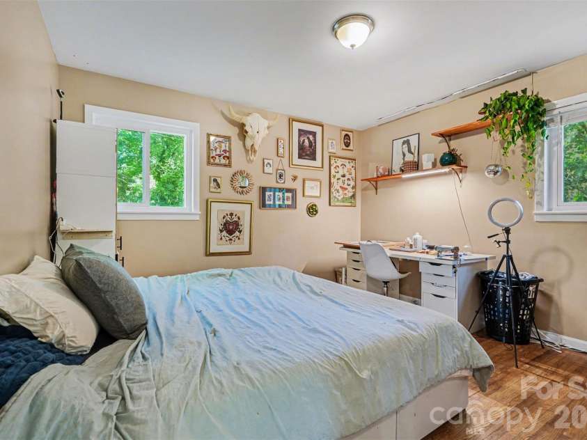 3942 Glenville Avenue, Charlotte, NC 28215.  MLS# CAR4371548, YatesRealty ID 21666. 