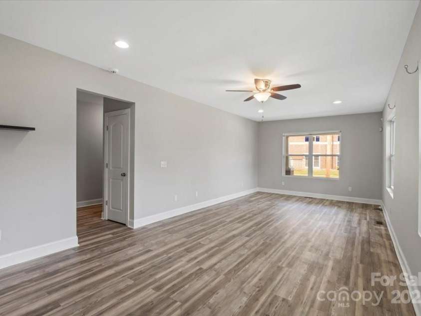 543 Hampton Street, Rock Hill, SC 29730.  MLS# CAR4248599, YatesRealty ID 21667. 