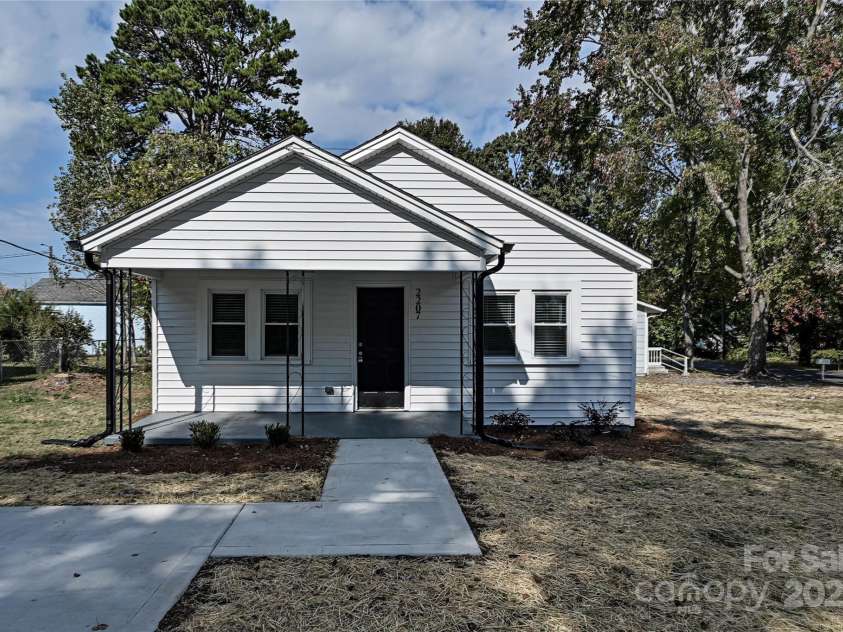 2207 Gardner Street, Gastonia, NC 28054.  MLS# CAR4274136, YatesRealty ID 21668. 